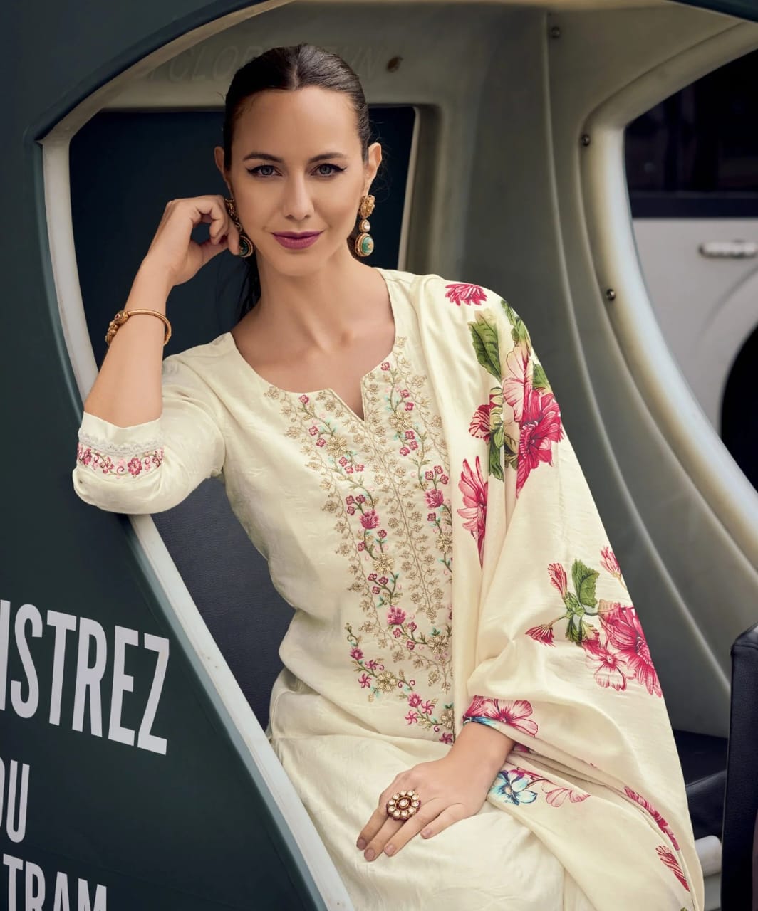 🌟 Elegant Women’s Pure Viscose Jaquard Embroidered Kurta Set | Premium Festive Wear | Free Shipping! 👗✨